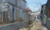 O familie din Chisinau risca sa ramana fara casa, dupa ce vecinul a sapat la trei metri sub fundament O familie din Chisinau risca sa ramana fara casa, dupa ce vecinul a sapat la trei metri sub fundament