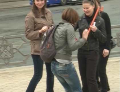 Si-au dat pumni in plina strada! Cum a incercat un grup de studenti sa combata violenta din scoli