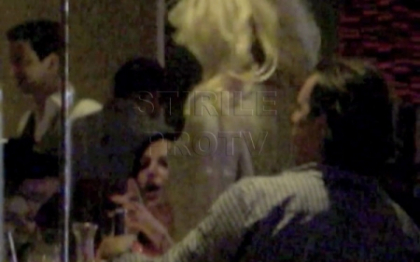 A fost candva cea mai dorita femeie din lume. Acum s-a facut de ras intr-un restaurant din Hollywood A fost candva cea mai dorita femeie din lume. Acum s-a facut de ras intr-un restaurant din Hollywood