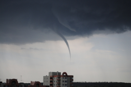 Fenomen de-a dreptul SPECTACULOS! O TORNADA s-a abatut deasupra Chisinaului! FOTO si VIDEO Fenomen de-a dreptul SPECTACULOS! O TORNADA s-a abatut deasupra Chisinaului! FOTO si VIDEO