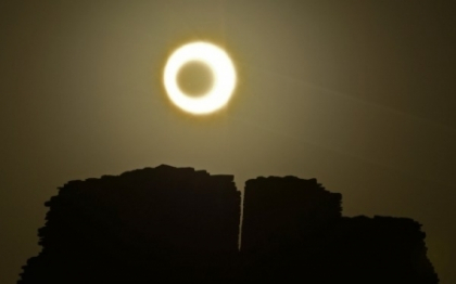 Imagini spectaculoase in Asia si Statele Unite: o eclipsa a scos mii de oameni pe strazi. Video Imagini spectaculoase in Asia si Statele Unite: o eclipsa a scos mii de oameni pe strazi. Video