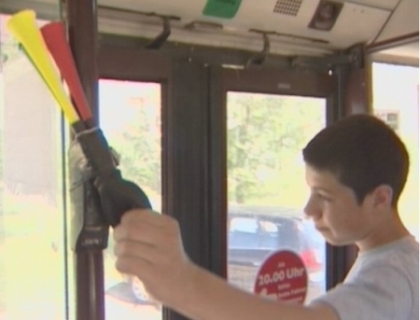 Daca vrei sa cobori, nu trebuie sa strigi! Un sofer de autobuz a instalat vuvuzele pentru pasageri Daca vrei sa cobori, nu trebuie sa strigi! Un sofer de autobuz a instalat vuvuzele pentru pasageri