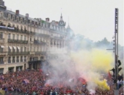 Strazile din Montpellier, impanzita de suporteri! Mii de fani sarbatoresc titlul de campioana
