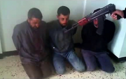 Crime impotriva umanitatii in Siria: Barbat batut si "obligat sa-si linga propriul sange de pe podea" Crime impotriva umanitatii in Siria: Barbat batut si "obligat sa-si linga propriul sange de pe podea"