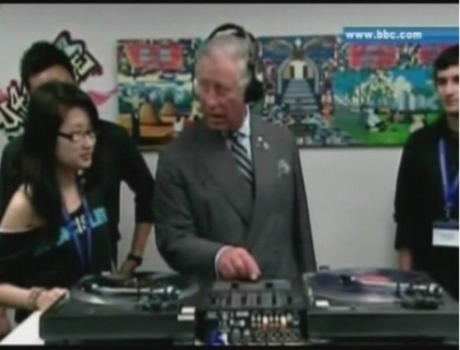 Printul Charles e DJ! Vezi cat de bine mixeaza house Printul Charles e DJ! Vezi cat de bine mixeaza house