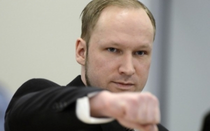 Una dintre victimele lui Breivik:"Mi-am atins creierul". Completarea i-a facut pe judecatori sa rada