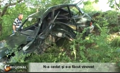 Grav accident la Floresti! Doi barbati spitalizati dupa ce masinile lor s-au ciocnit violent! VIDEO Grav accident la Floresti! Doi barbati spitalizati dupa ce masinile lor s-au ciocnit violent! VIDEO