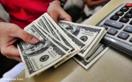 Euro a atins minimul ultimelor 21 de luni fata de dolar inaintea summitului liderilor UE Euro a atins minimul ultimelor 21 de luni fata de dolar inaintea summitului liderilor UE