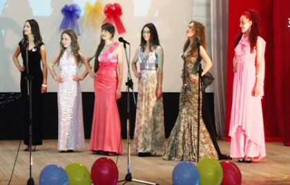 Sexy, oare si inteligente? 13 fete au participat la Miss Colegiu 2012! Cine a castigat titlul Sexy, oare si inteligente? 13 fete au participat la Miss Colegiu 2012! Cine a castigat titlul