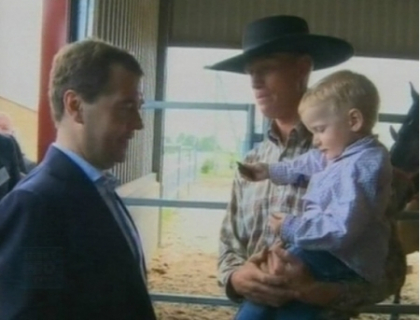 Dmitri Medvedev ii inspecteaza pe cowboy-ii americani! De ce show a avut parte premierul rus