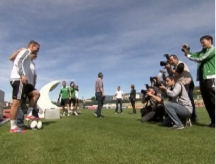 Germania viseaza la trofeul EURO 2012! Nationala de fotbal, vizitata de Nico Rosberg si Michael Schumacher