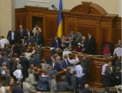 BOX in Parlamentul ucrainean! Dupa cateva replici acide, deputatii s-au luat la bataie! Ce i-a infuriat BOX in Parlamentul ucrainean! Dupa cateva replici acide, deputatii s-au luat la bataie! Ce i-a infuriat
