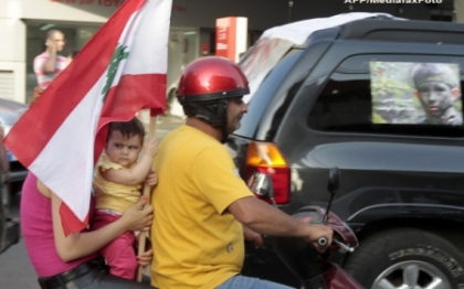 Masacru. Peste 50 de civili, dintre care 13 copii, ucisi in bombardamentele din centrul Siriei Masacru. Peste 50 de civili, dintre care 13 copii, ucisi in bombardamentele din centrul Siriei