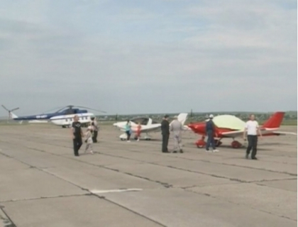 I-a placut elicopterul! Nicolae Timofti, asteptat cu mare fast pe aeroportul de la Marculesti I-a placut elicopterul! Nicolae Timofti, asteptat cu mare fast pe aeroportul de la Marculesti