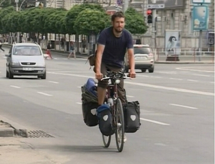 A venit din Germania pe bicicleta: "Moldova pare a fi o tara pustie, dar femeile sunt foarte frumoase" A venit din Germania pe bicicleta: "Moldova pare a fi o tara pustie, dar femeile sunt foarte frumoase"
