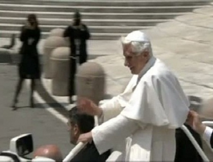 Ancheta la Vatican. Papa vrea sa stie cine a trimis informatii secrete jurnalistilor Ancheta la Vatican. Papa vrea sa stie cine a trimis informatii secrete jurnalistilor