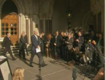 Julian Assange va fi extradat in Suedia, pentru a fi judecat pentru viol!
