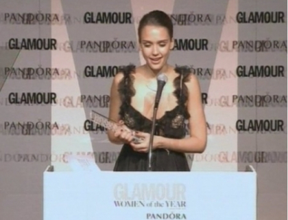 Revista Glamour si-a impartit premiile! Cum s-au imbracat vedetele la gala de exceptie Revista Glamour si-a impartit premiile! Cum s-au imbracat vedetele la gala de exceptie