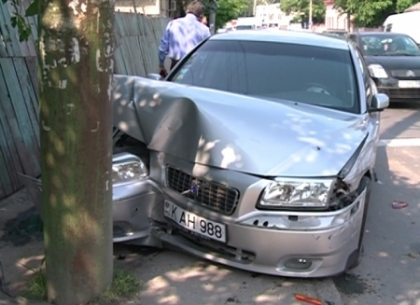 Un cetatean turc si-a facut masina zob in timp ce se grabea la o intalnire! VIDEO Un cetatean turc si-a facut masina zob in timp ce se grabea la o intalnire! VIDEO