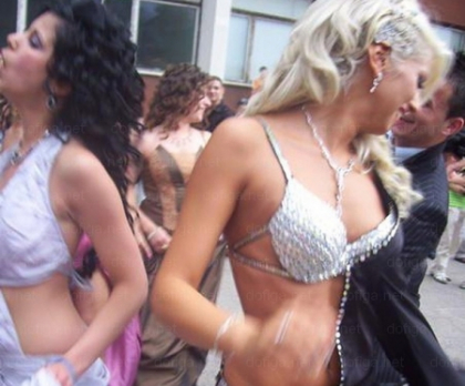 Serialul "divelor" continua! Cum se imbraca pentru bal absolventele din Bulgaria! FOTO Serialul "divelor" continua! Cum se imbraca pentru bal absolventele din Bulgaria! FOTO