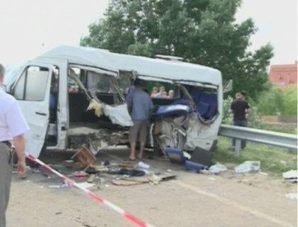 Accident cumplit la Danceni! Patru morti dupa ce un microbuz s-a ciocnit cu o autocisterna