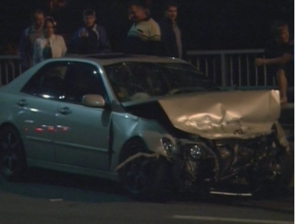 A vrut sa se dea tare, dar nu i-a iesit! Lexus facut zob pe viaduct! S-a luat intrecere cu o alta masina!