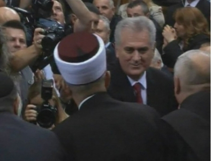 Rivalii in alegeri, dar impreuna la guvernare! Tomislav Nikolic, investit in functia de presedinte al Serbiei Rivalii in alegeri, dar impreuna la guvernare! Tomislav Nikolic, investit in functia de presedinte al Serbiei