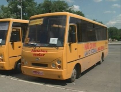 Dupa ce anul scolar s-a incheiat, guvernul distribuie autobuze pentru elevi! Ce l-a scos din sarite pe Filat