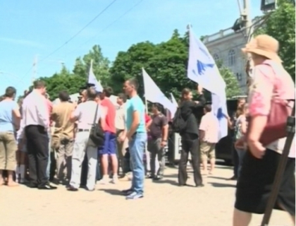 Aleksei Belskii vs Cuza Voda! Tinerii rusi au protestat din nou in fata Primariei Aleksei Belskii vs Cuza Voda! Tinerii rusi au protestat din nou in fata Primariei