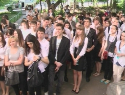 Si ce daca e interzis? Elevii alolingvi, cu telefoanele in buzunar la bacalaureat! Ce spune ministrul Si ce daca e interzis? Elevii alolingvi, cu telefoanele in buzunar la bacalaureat! Ce spune ministrul
