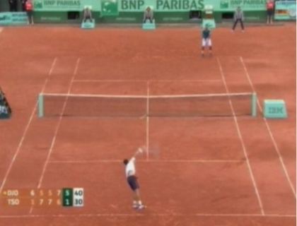 Un nou meci triumf pentru Djokovic! Sarbul l-a invins specaculos pe favoritul publicului, Jo-Wilfried Tsonga Un nou meci triumf pentru Djokovic! Sarbul l-a invins specaculos pe favoritul publicului, Jo-Wilfried Tsonga