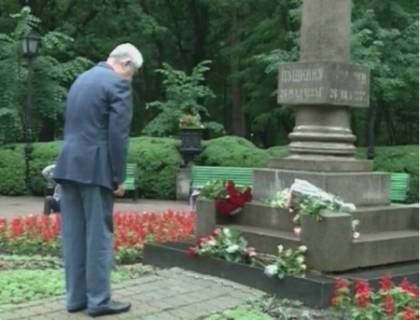 Voronin, la comemorarea lui Puskin: Alianta va ramane cu o covata, ca pescarul de pe malul marii Voronin, la comemorarea lui Puskin: Alianta va ramane cu o covata, ca pescarul de pe malul marii