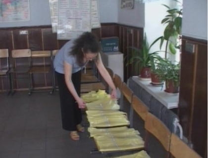 Pungile pentru telefoane, rechizitele scolare - toate pe banii parintilor! Ultimele pregatiri pentru Bacalaureat