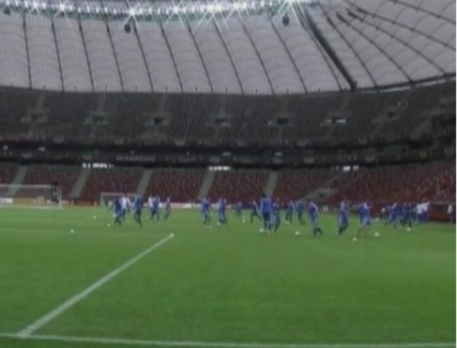 Gazda Euro 2012, Polonia - marea favorita in duelul cu Grecia! Mii de steaguri au impanzit centrul Varsovei Gazda Euro 2012, Polonia - marea favorita in duelul cu Grecia! Mii de steaguri au impanzit centrul Varsovei
