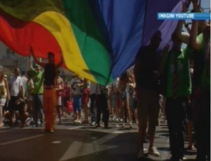 Explozie de culoare, pene si muzica pe strazile Tel Aviv-ului! Homosexualii au iesit in strada