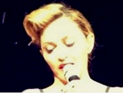 Zeci de mii de musulmani scandalizati de ce le-a aratat Madonna in timpul concertului. FOTO Zeci de mii de musulmani scandalizati de ce le-a aratat Madonna in timpul concertului. FOTO