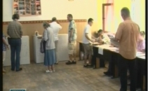 Alegeri locale in Romania cu incidente: Un candidat s-a impuscat din greseala Alegeri locale in Romania cu incidente: Un candidat s-a impuscat din greseala