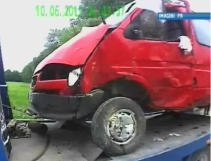 Adolescent in varsta de 17 ani, mort dupa ce masina in care se afla s-a rasturnat. Grav accident la Drochia