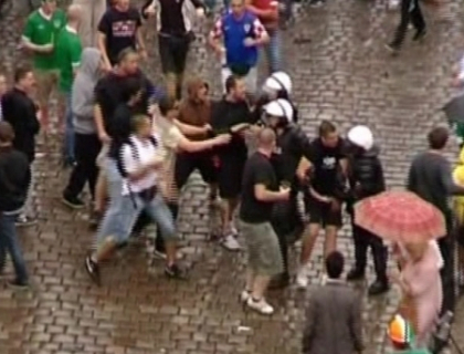 Violente continua la EURO 2012! Croatii s-au luat la bataie cu politistii Violente continua la EURO 2012! Croatii s-au luat la bataie cu politistii
