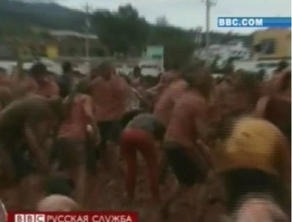 Columbienii se bat cu... rosii! Festivalul Tomatina, marcat de incidente! Columbienii se bat cu... rosii! Festivalul Tomatina, marcat de incidente!