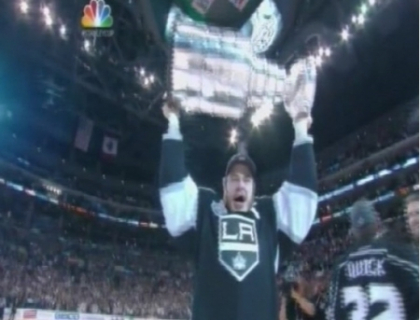 Los Angeles Kings a cucerit in premiera Cupa Stanley! "Regii" scriu istorie in NHL Los Angeles Kings a cucerit in premiera Cupa Stanley! "Regii" scriu istorie in NHL