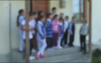 Gest revoltator al unei educatoare. Ce i-a obligat pe 24 dintre copiii de care avea grija sa faca Gest revoltator al unei educatoare. Ce i-a obligat pe 24 dintre copiii de care avea grija sa faca