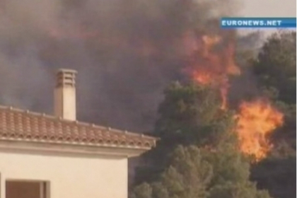 Grave incendii de vegetatie langa Atena. Cel putin 3 pompieri au fost raniti Grave incendii de vegetatie langa Atena. Cel putin 3 pompieri au fost raniti