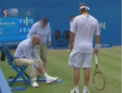 Tenismanul David Nalbandian, descalificat dupa ce a lovit un arbitru! Vezi faza Tenismanul David Nalbandian, descalificat dupa ce a lovit un arbitru! Vezi faza
