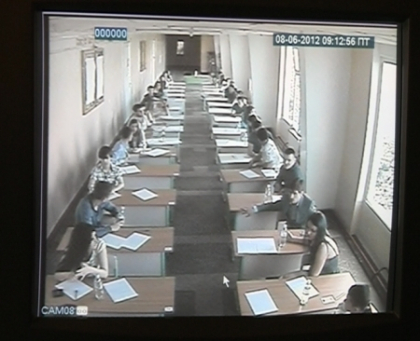 Camerele, ineficiente in lupta cu elevii care copiaza! Cum vrea ministerul sa combata fraudele la examen