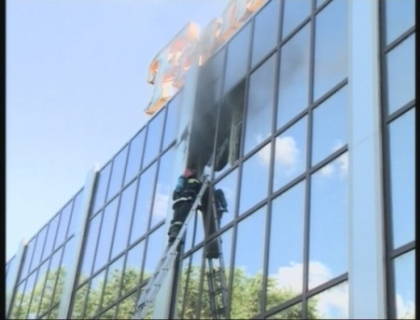 INCENDIU LA FABRICA "FRANZELUTA"! 7 autospeciale au luptat cu flacarile! Angajatii, evacuati