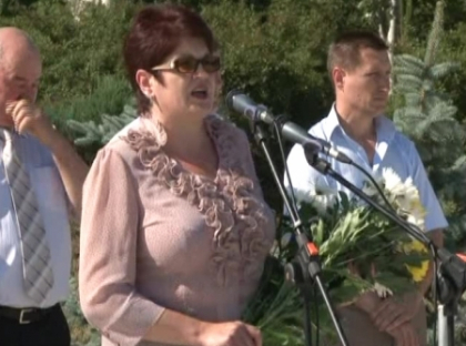 Valentina BULIGA a dat cu CAPUL in MICROFON la comemorarea victimelor razboiului din Transnistria Valentina BULIGA a dat cu CAPUL in MICROFON la comemorarea victimelor razboiului din Transnistria