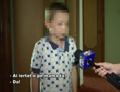 Educatie cu"¦ cutitul! Un copil de 8 ani a ajuns la spital dupa ce a fost injunghiat de mama sa
