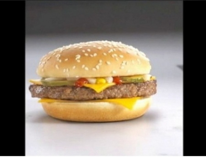 VIDEO. Secretul pe care oricine dorea sa-l afle: de ce arata produsele McDonald\'s mai bine in poze VIDEO. Secretul pe care oricine dorea sa-l afle: de ce arata produsele McDonald\'s mai bine in poze