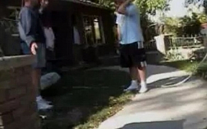VIDEO Un tata ii da de ales barbatului care a facut sex cu fiica lui minora:"Inchisoare sau bataie?"